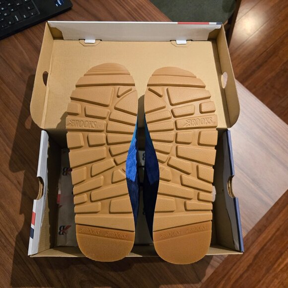 Brooks Chariot Shoes Men's Size 11 US - Picture 2 of 4